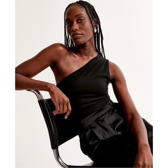 NWT Abercrombie & Fitch Size XS Crepe Asymmetrical One-Shoulder Bodysuit Black - Picture 1 of 9